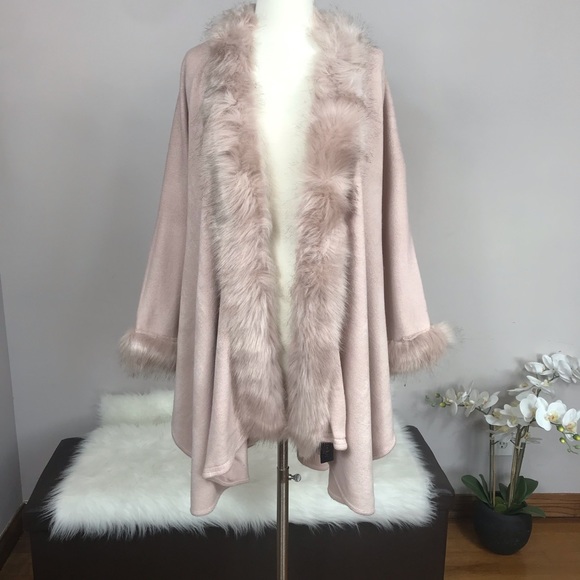 Knit Poncho with Faux Fur lined collar - One Size - Picture 4 of 6